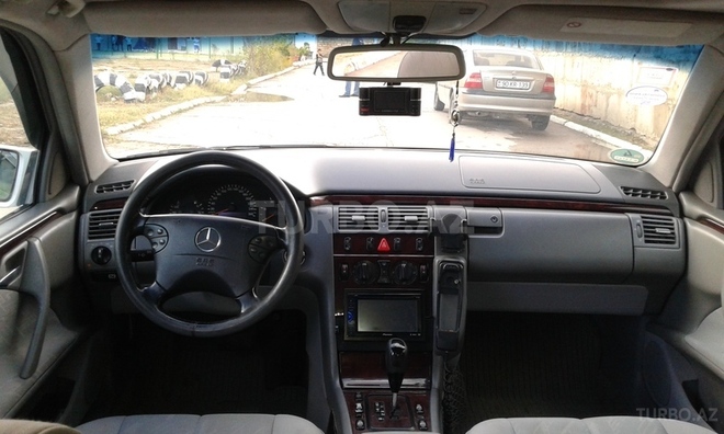 Mercedes E 220 2000, 237,000 km - 2.2 l - Sumqayıt