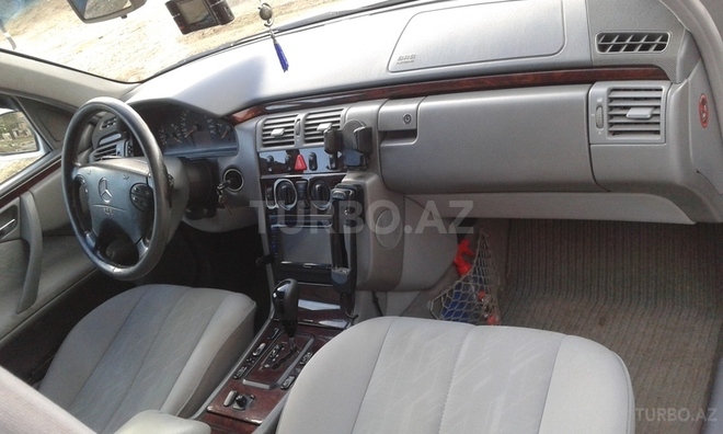 Mercedes E 220 2000, 237,000 km - 2.2 l - Sumqayıt