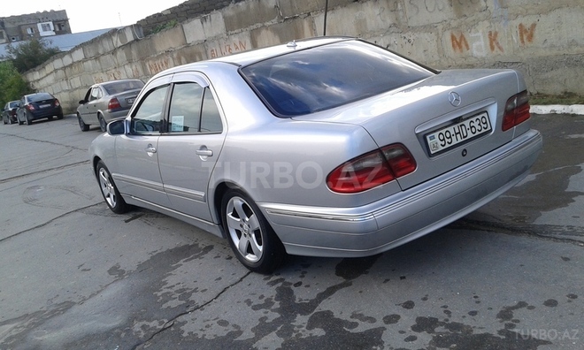 Mercedes E 220 2000, 237,000 km - 2.2 l - Sumqayıt