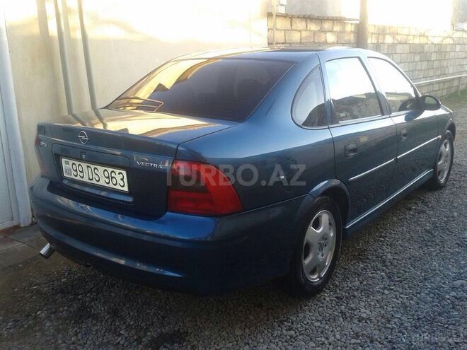 Opel Vectra 2000, 240,000 km - 1.8 l - Salyan