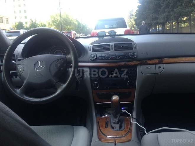 Mercedes E 240 2003, 172,000 km - 1,291.2 л - Bakı