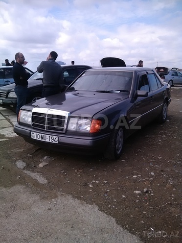 Mercedes E 220 1991, 581,000 km - 0.3 l - Sumqayıt