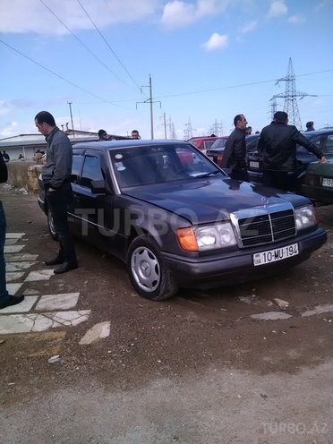 Mercedes E 220 1991, 581,000 km - 0.3 l - Sumqayıt