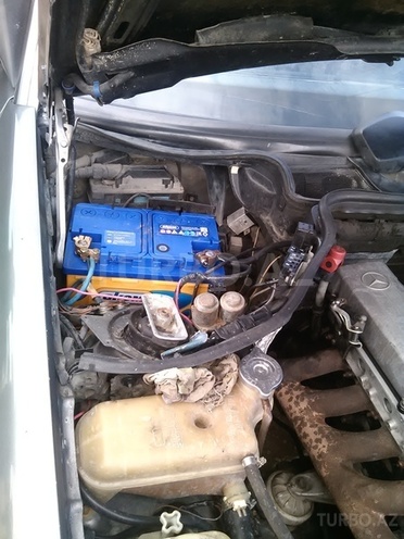 Mercedes E 220 1991, 581,000 km - 0.3 l - Sumqayıt