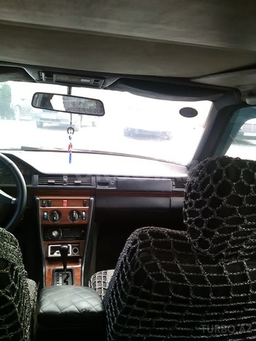 Mercedes E 220 1991, 581,000 km - 0.3 l - Sumqayıt