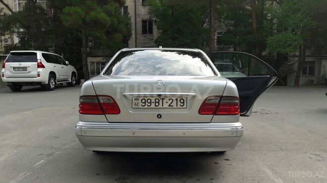 Mercedes E 240 2000, 105,000 km - 2.4 л - Bakı