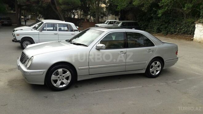 Mercedes E 240 2000, 105,000 km - 2.4 л - Bakı