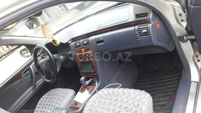 Mercedes E 240 2000, 105,000 km - 2.4 л - Bakı
