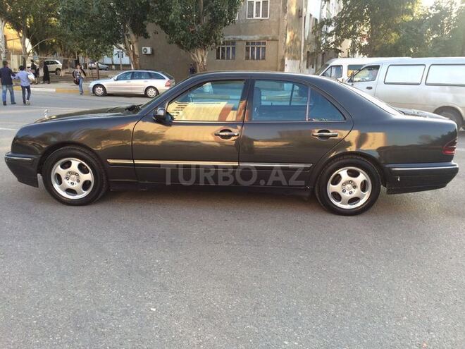 Mercedes E 220 2000, 208,954 km - 2.2 л - Sumqayıt