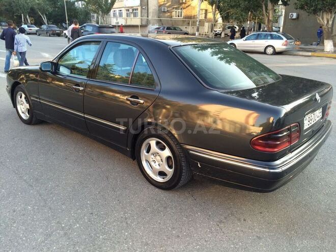 Mercedes E 220 2000, 208,954 km - 2.2 л - Sumqayıt