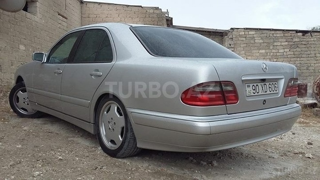 Mercedes E 220 2001, 330,003 km - 2.2 l - Bakı