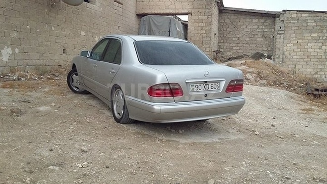 Mercedes E 220 2001, 330,003 km - 2.2 l - Bakı