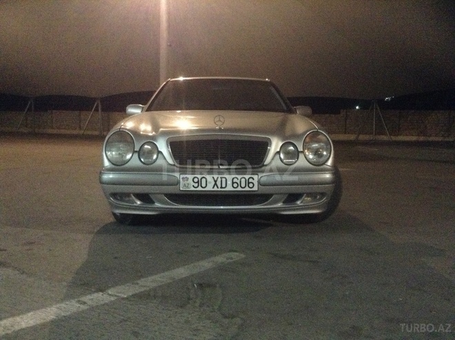 Mercedes E 220 2001, 330,003 km - 2.2 l - Bakı
