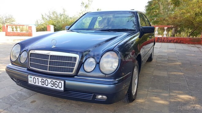Mercedes E 240 1999, 259,000 km - 2.4 l - Bakı