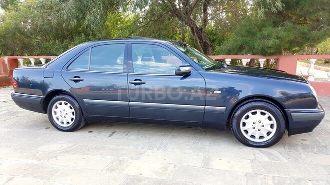 Mercedes E 240 1999, 259,000 km - 2.4 l - Bakı