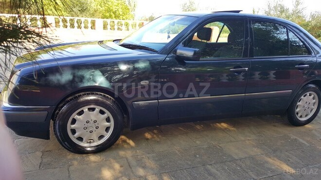 Mercedes E 240 1999, 259,000 km - 2.4 l - Bakı
