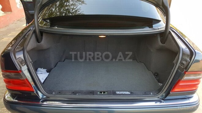 Mercedes E 240 1999, 259,000 km - 2.4 l - Bakı