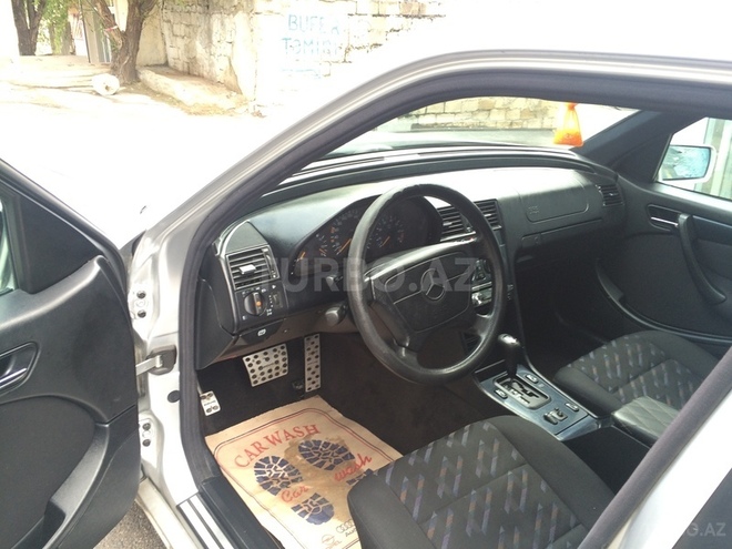Mercedes C 180 1999, 135,600 km - 1.8 l - Bakı