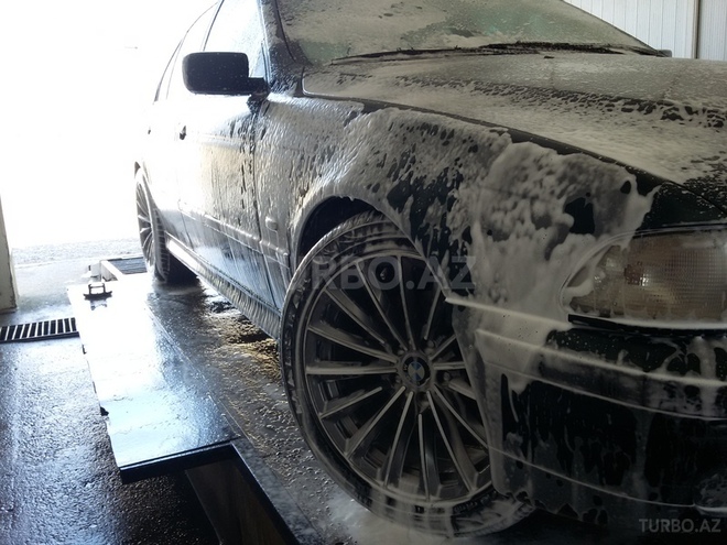 BMW 528 1996, 328,100 km - 2.8 l - Sabirabad