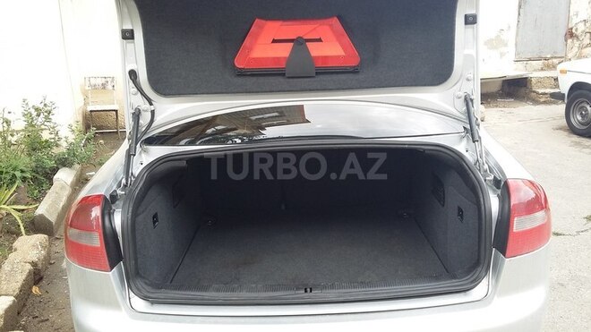 Audi A6 2003, 179,000 km - 2.4 l - Bakı