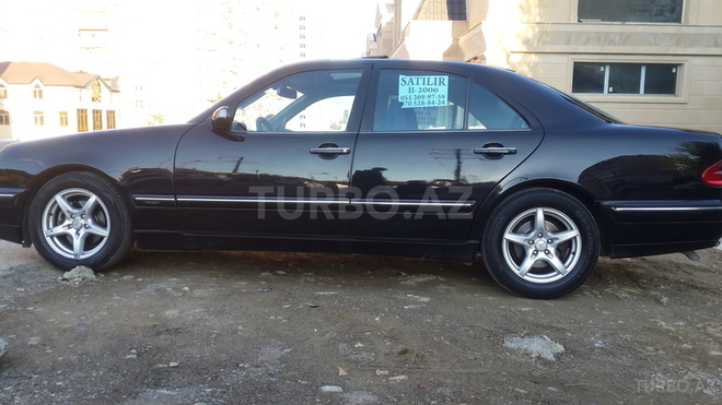 Mercedes E 220 2000, 32,000 km - 2.2 л - Bakı