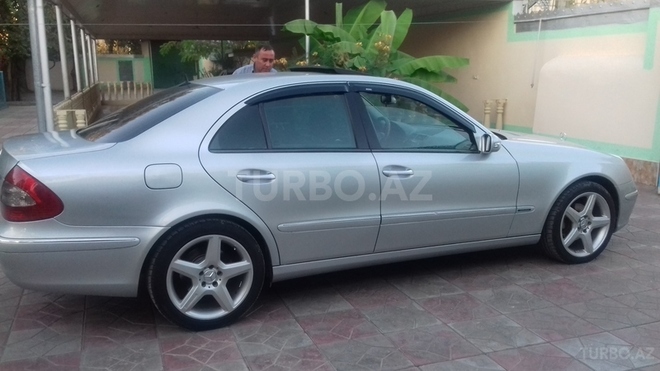 Mercedes E 220 2004, 240,000 km - 2.2 l - Ağcabədi