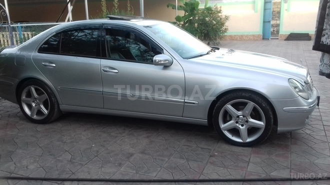 Mercedes E 220 2004, 240,000 km - 2.2 l - Ağcabədi