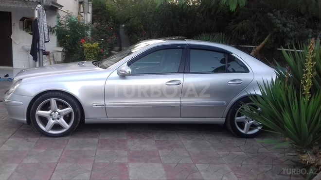 Mercedes E 220 2004, 240,000 km - 2.2 l - Ağcabədi