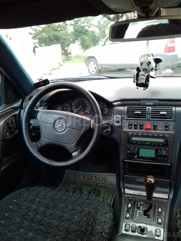 Mercedes E 280 1999, 245,000 km - 2.8 l - Bakı