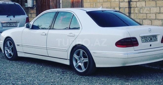 Mercedes E 220 2000, 311,000 km - 2.2 l - Quba