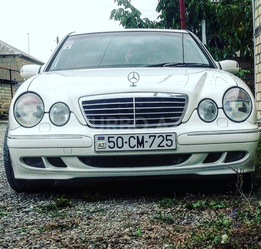 Mercedes E 220 2000, 311,000 km - 2.2 l - Quba