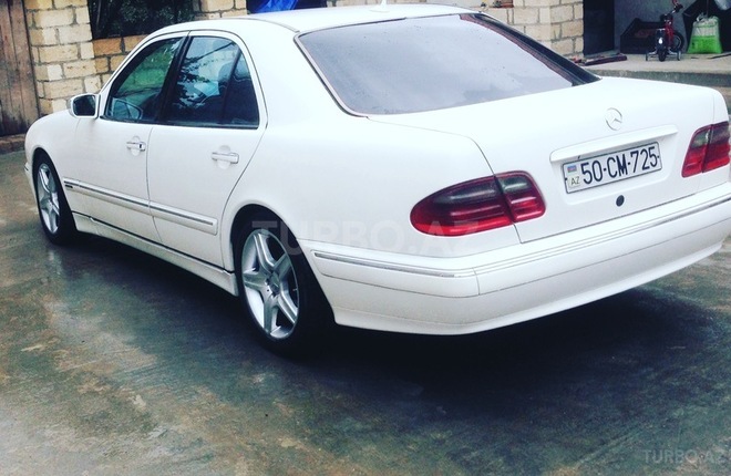 Mercedes E 220 2000, 311,000 km - 2.2 l - Quba