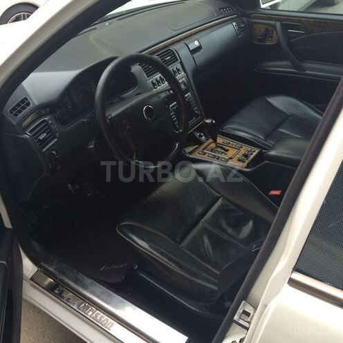 Mercedes E 320 2000, 190,000 km - 3.2 л - Bakı