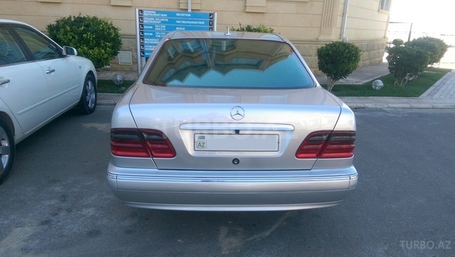 Mercedes E 270 2000, 300,000 km - 2.7 л - Bakı