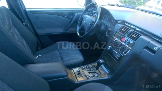 Mercedes E 270 2000, 300,000 km - 2.7 л - Bakı