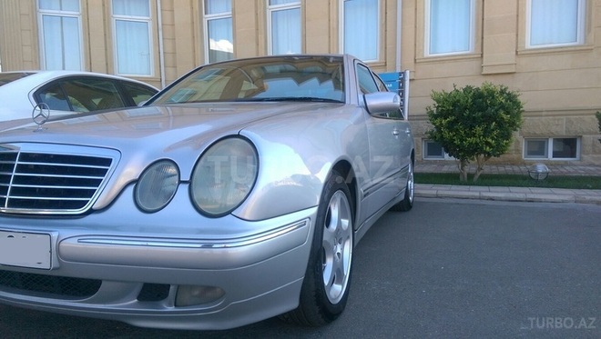 Mercedes E 270 2000, 300,000 km - 2.7 л - Bakı