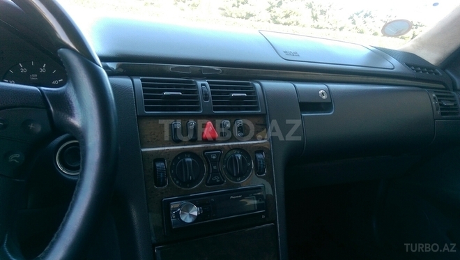 Mercedes E 270 2000, 300,000 km - 2.7 л - Bakı