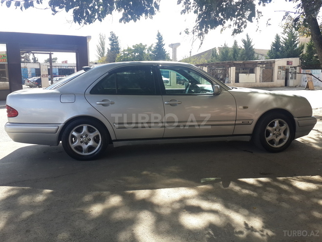 Mercedes E 220 1998, 150,000 km - 2.2 l - Sumqayıt