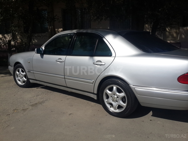 Mercedes E 220 1998, 150,000 km - 2.2 l - Sumqayıt