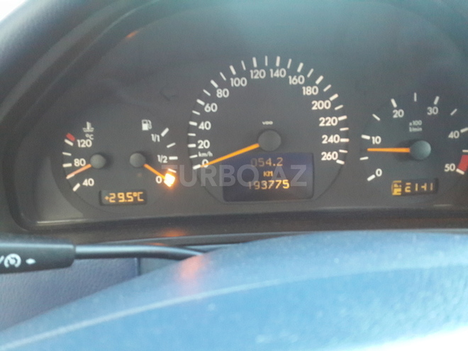 Mercedes E 220 2000, 193,775 km - 2.2 l - Bakı