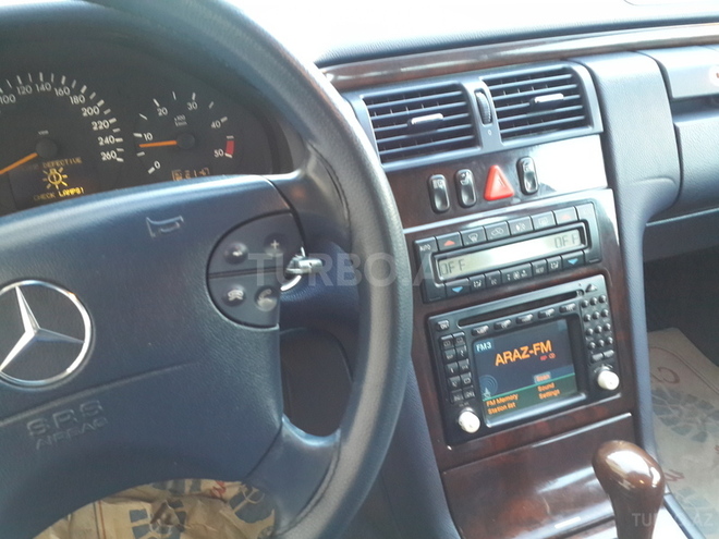 Mercedes E 220 2000, 193,775 km - 2.2 l - Bakı