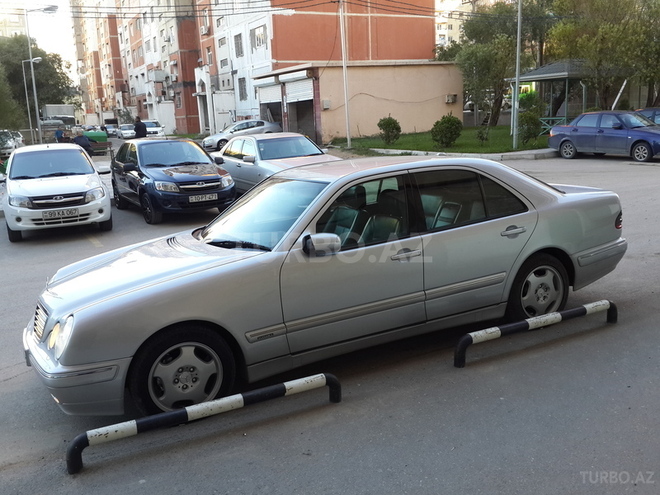 Mercedes E 220 2000, 193,775 km - 2.2 l - Bakı