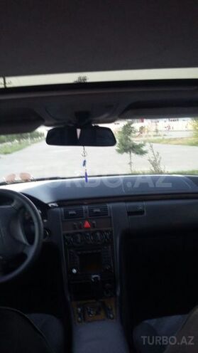 Mercedes E 200 2000, 301,200 km - 2.0 l - Bakı