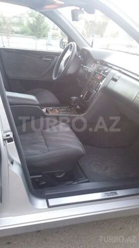Mercedes E 200 2000, 301,200 km - 2.0 l - Bakı