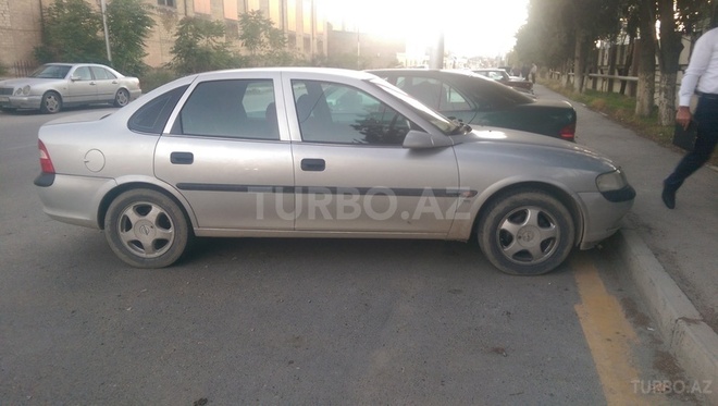 Opel Vectra 1997, 318,000 km - 1.8 л - Bakı
