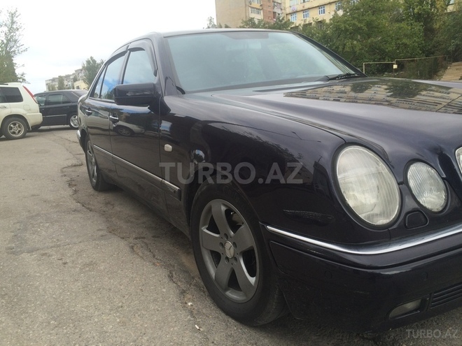 Mercedes E 220 1998, 226,665 km - 2.2 l - Bakı