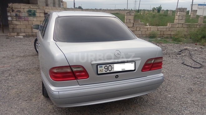 Mercedes E 240 2000, 198,400 km - 2.4 l - İmişli