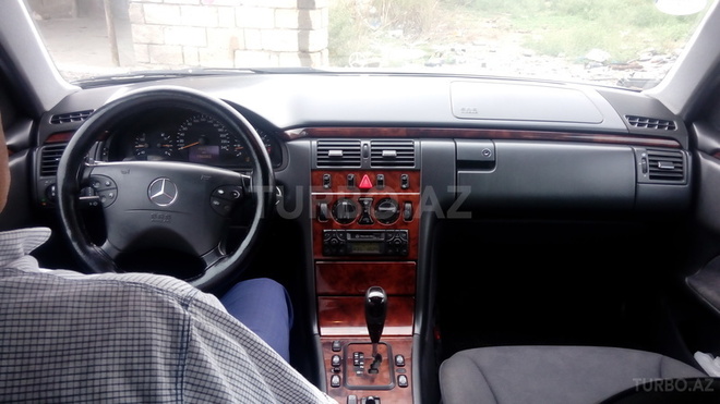 Mercedes E 240 2000, 198,400 km - 2.4 l - İmişli
