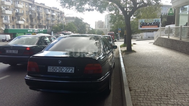 BMW 523 1998, 216,000 km - 2.5 l - Bakı
