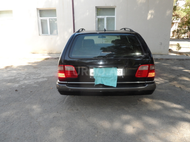 Mercedes E 240 1998, 290,000 km - 2.4 л - Sumqayıt